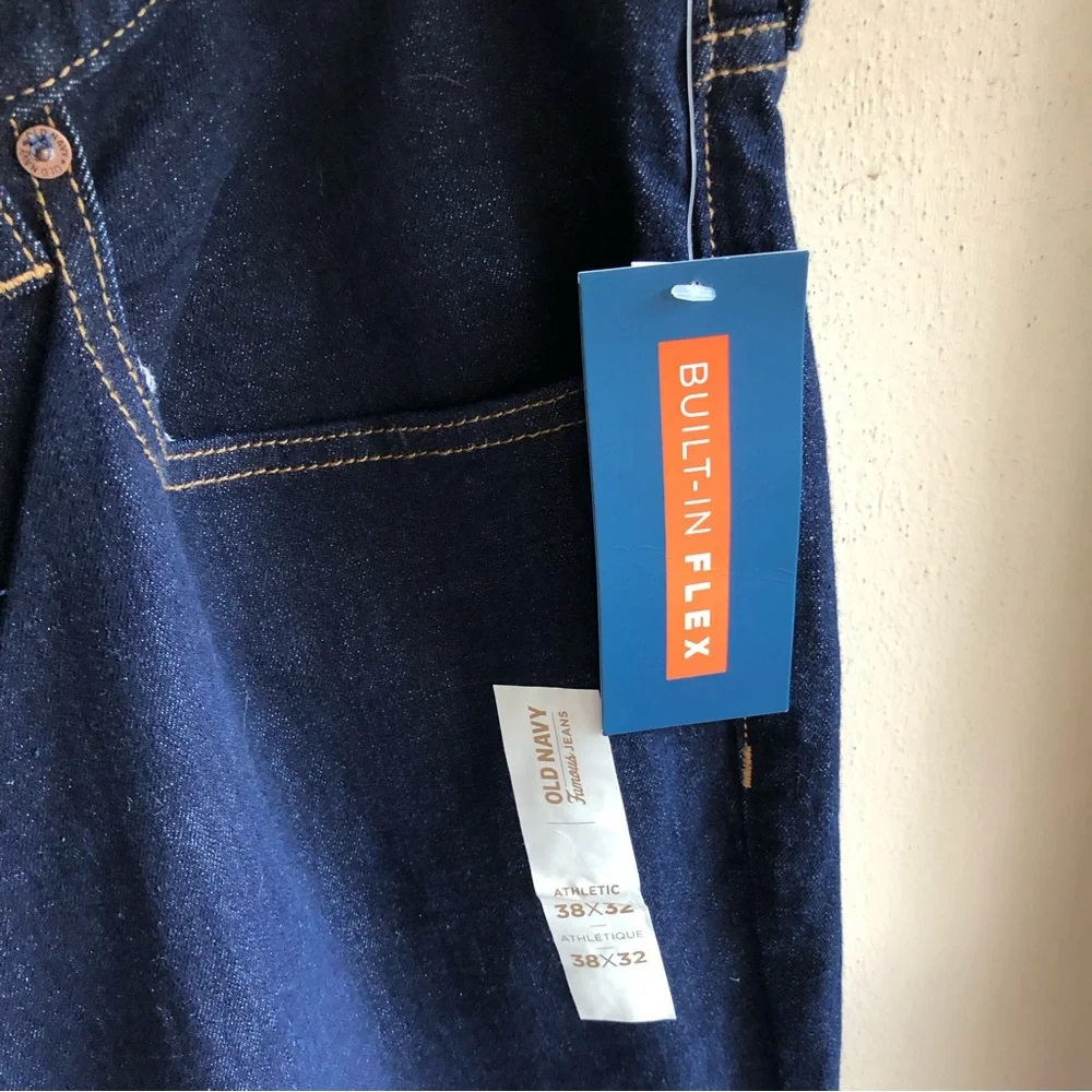 Old Navy Dark Wash Athletic Cut Straight Leg Jeans w/ Built in Flex. W38 x L32